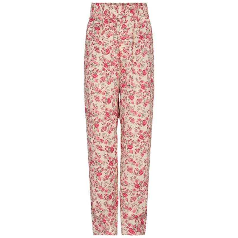 Casual Chic Looks Sofie Schnoor Bright Pink Pants