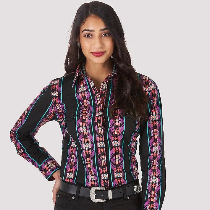 Soft Feel Wrangler Retro Women’s Aztec-Geo Stripe Western Snap Shirt