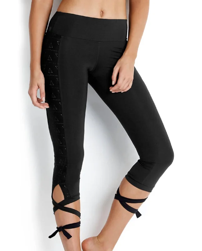 Easy Wear Chic Active Wrap Me Up Legging In Sea Black