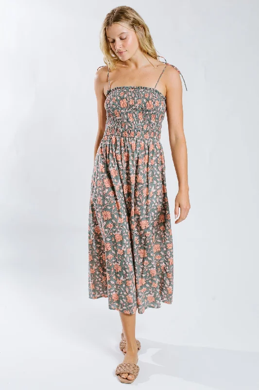 Relaxed Weekend Wear Eshika Smocked Midi Dress