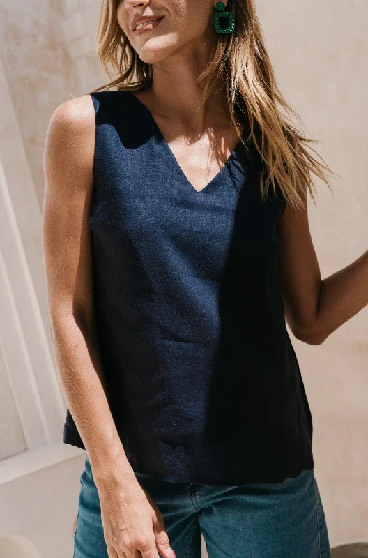 Comfortable Sweaters Ember Linen Cami in Navy