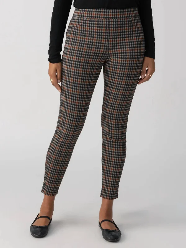 Comfy Layers Runway Leggings In Arrow Plaid