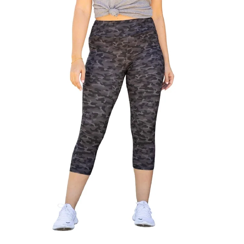 Soft Knitwear Maverick Capri Leggings In Camo
