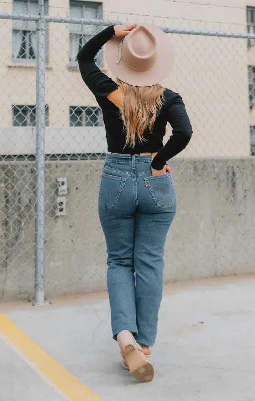 Soft Feel The Wedgie Straight Levi's - Medium Wash