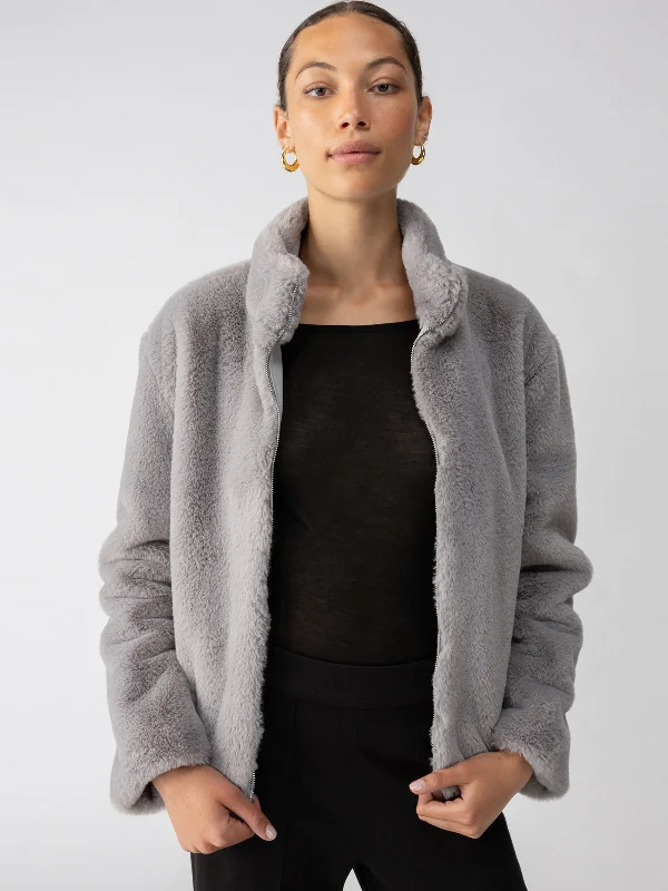 Effortless Outfits Lux Fur Coat Silver Fox